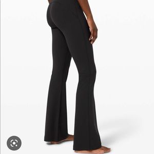 Lululemon Groove Super-High-Rise Flared Pant Nulu Flare black size 8